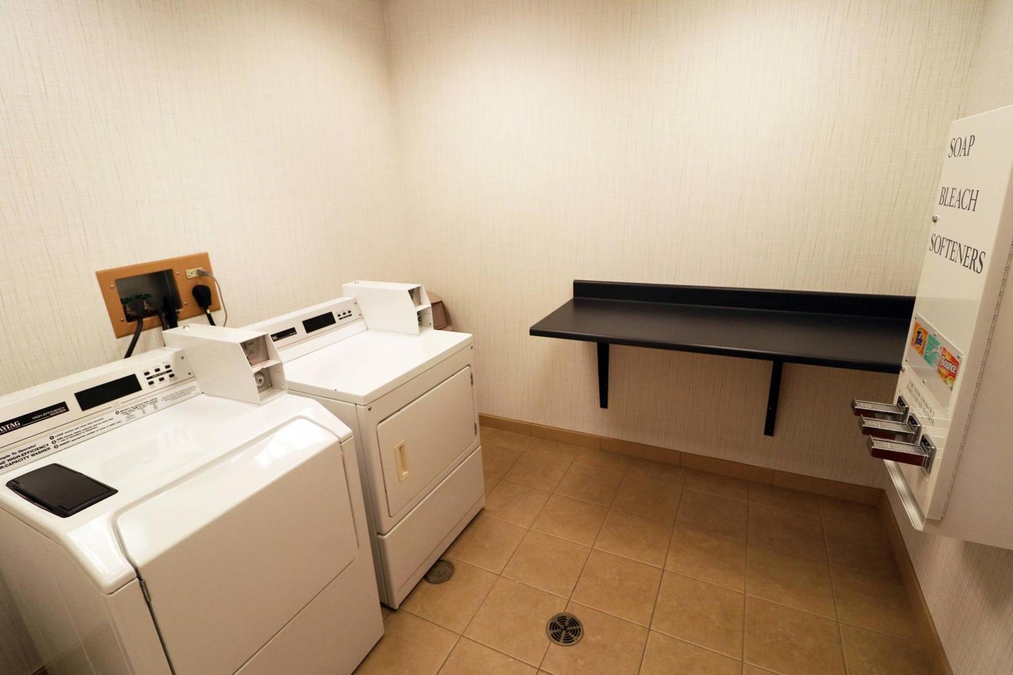 Fairfield Inn&suites Airport 3*